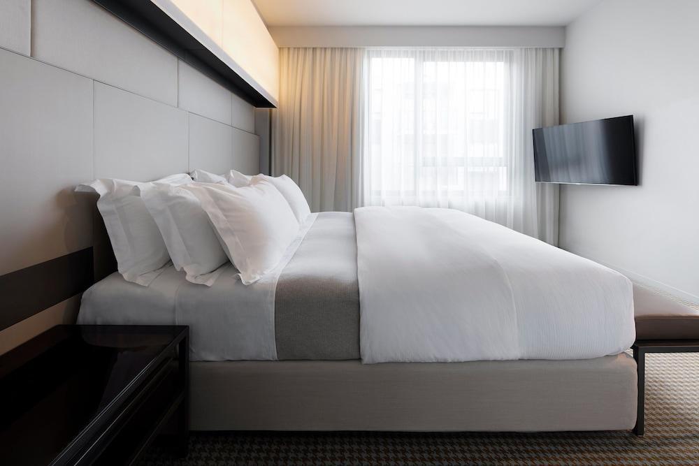 קנברה Hotel Realm מראה חיצוני תמונה A bed