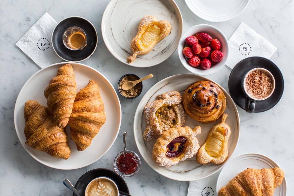 קנברה Hotel Realm מראה חיצוני תמונה Croissants and other pastries