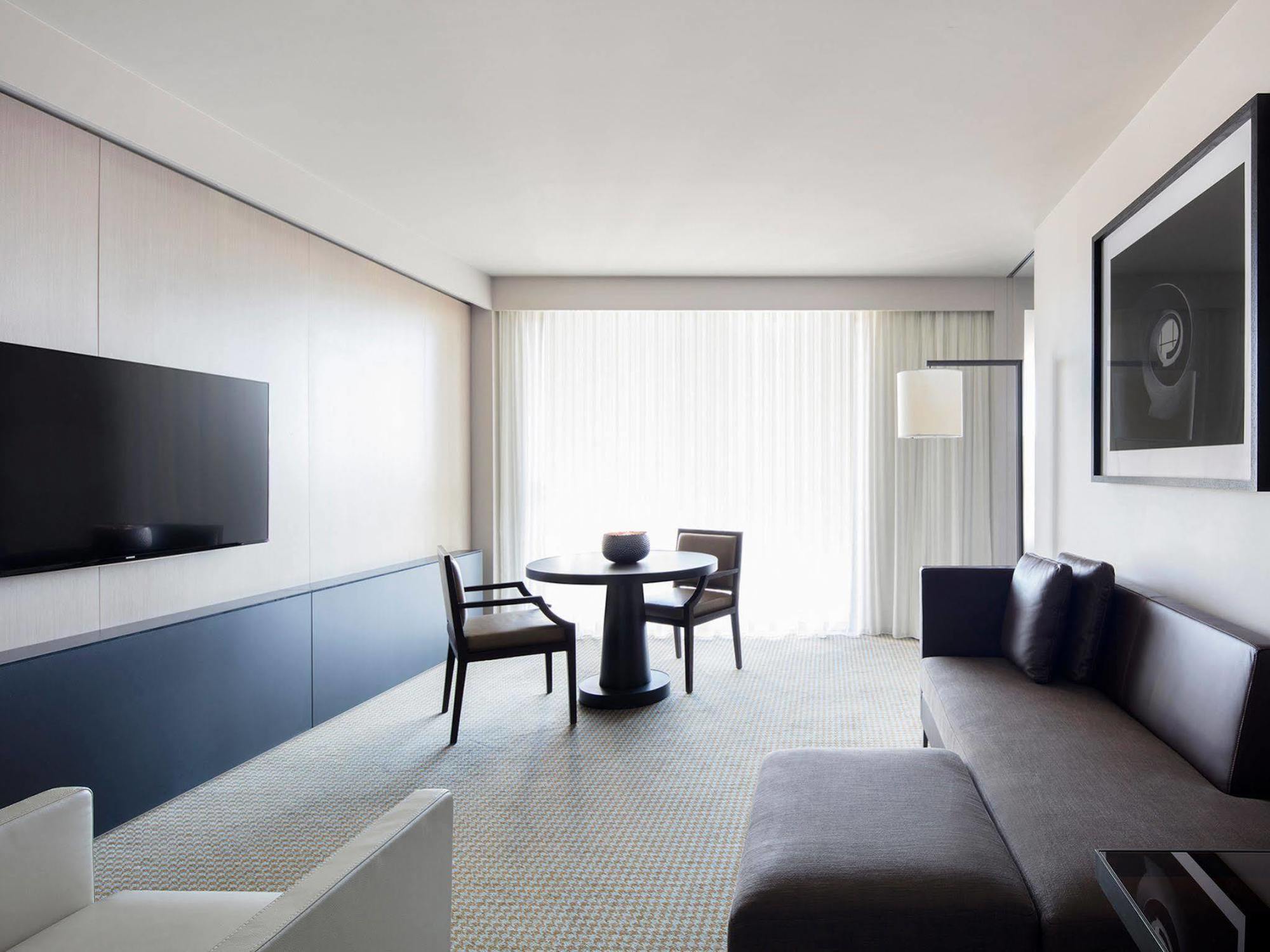 קנברה Hotel Realm מראה חיצוני תמונה A room at the hotel