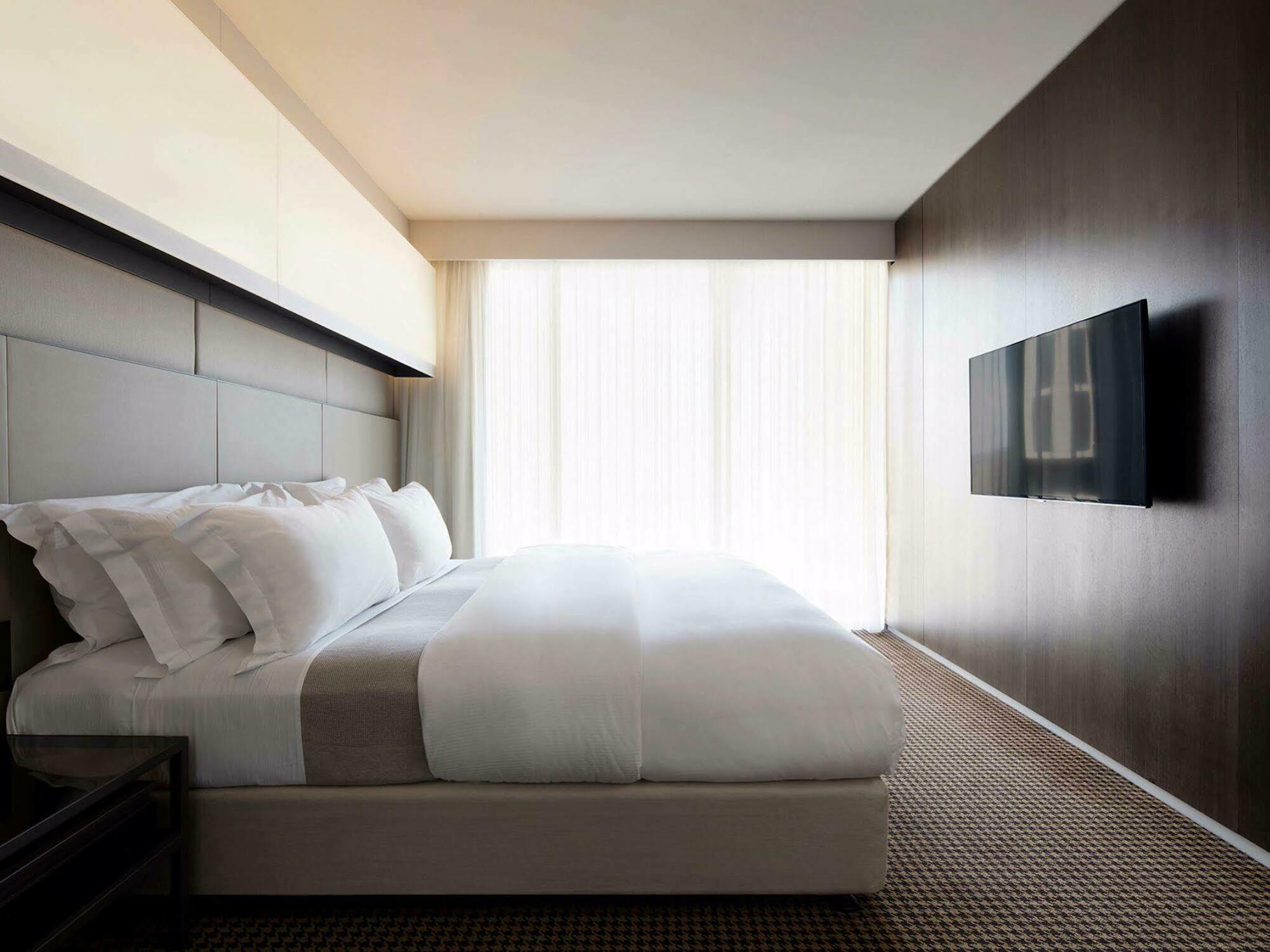 קנברה Hotel Realm מראה חיצוני תמונה A bedroom at the hotel
